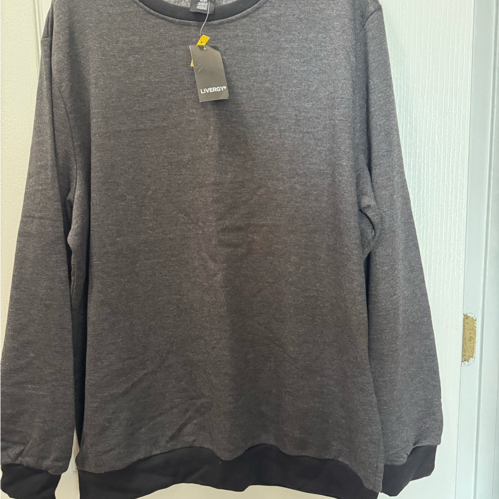 Gray Crewneck Sweater with Ribbed Cuffs and Hem